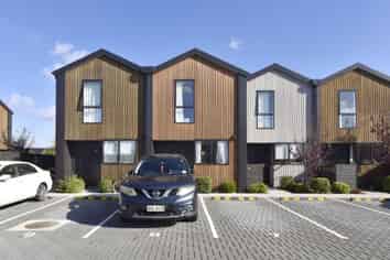 2/111 Edgeware Road, Saint Albans