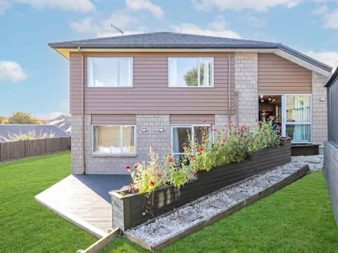 6 Alford Place, Huntington