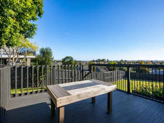 6 Alford Place, Huntington