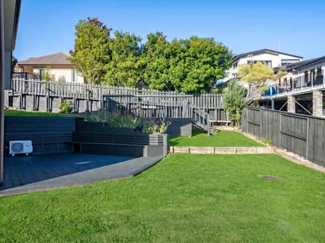 6 Alford Place, Huntington