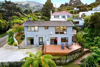 13A Palm Grove, Belmont