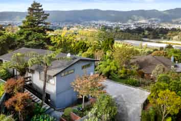 13A Palm Grove, Belmont