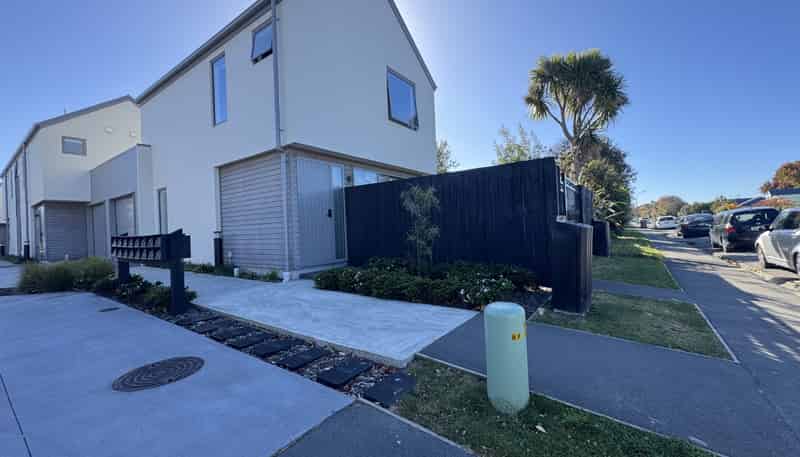 1/129 Tancred Street, Linwood