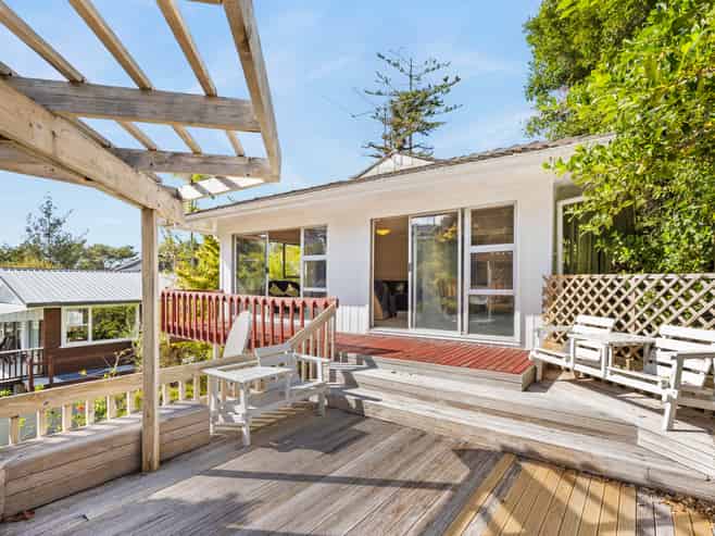 42 Braemar Road, Castor Bay