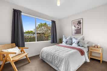 2/64 Mackworth Street, Woolston