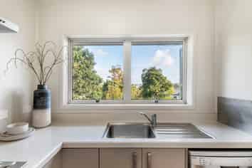 74B Blakeborough Drive, Forrest Hill