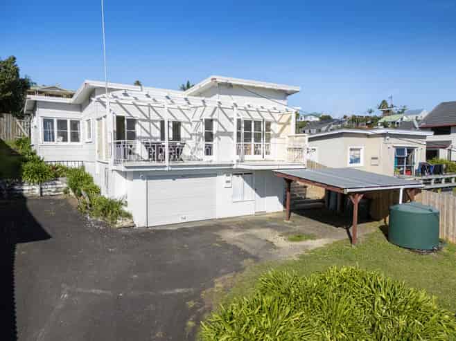 43 Surf Road, Stanmore Bay