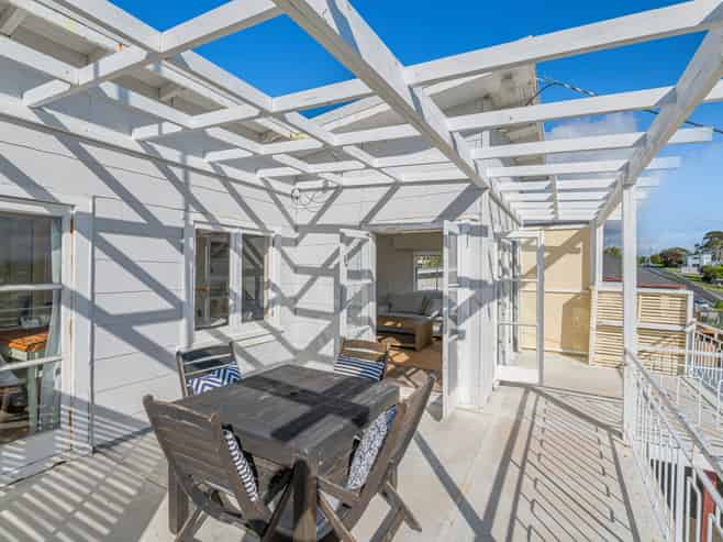 43 Surf Road, Stanmore Bay