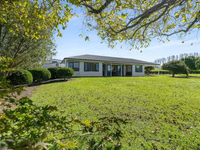24 Julian Road, Onemana