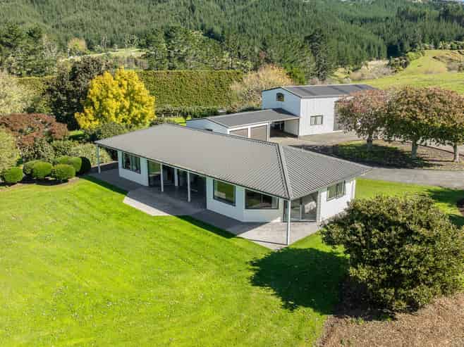24 Julian Road, Onemana