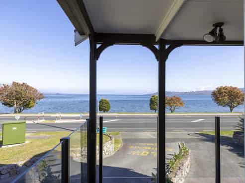 1/116 Lake Terrace, Hilltop