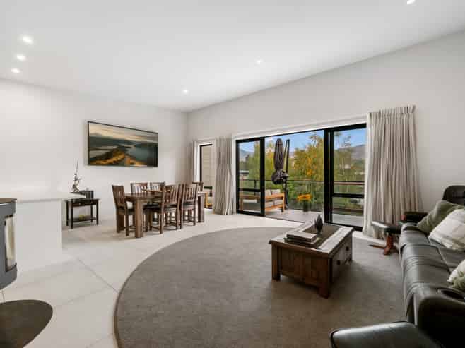 7A Le Mans Grove, Cromwell