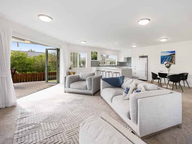 8/23 Lakeside Drive, Orewa