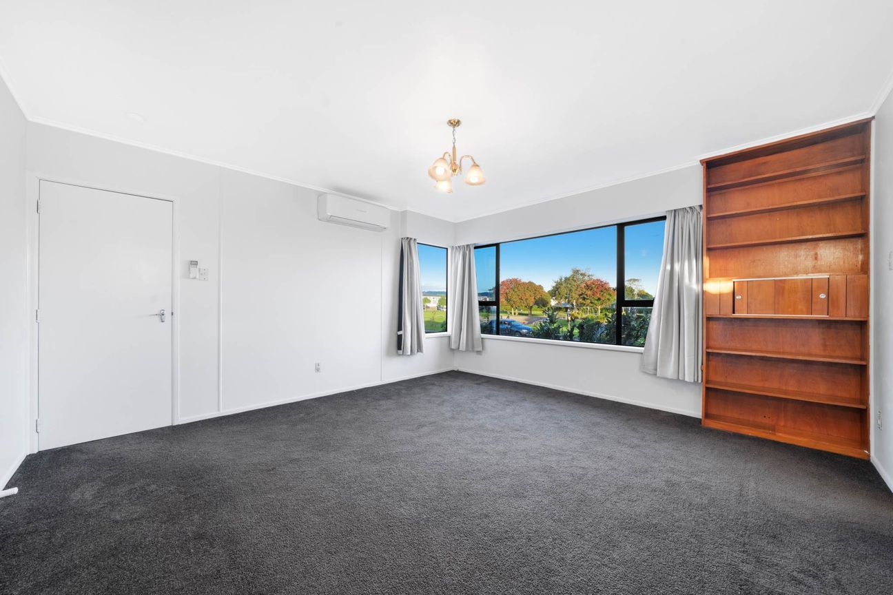 SHARPLY PRICED TO SELL! - Widok 3