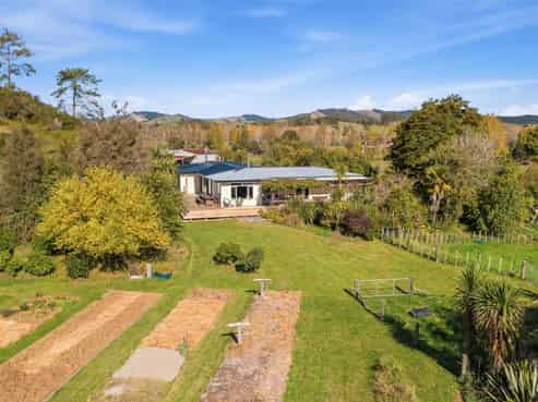 915 Thorpe-Orinoco Road, Dovedale