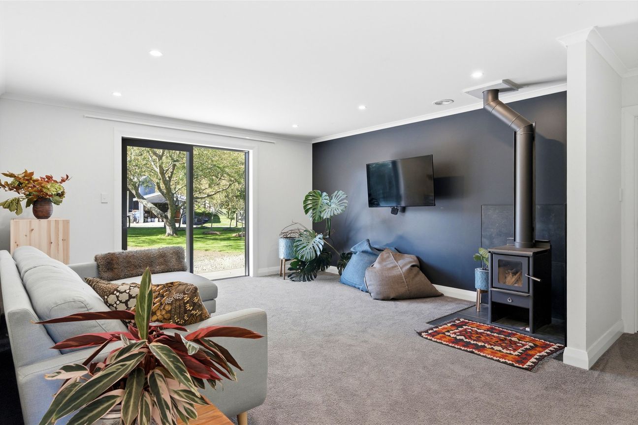 Spacious Lifestyle Living | Exceptional Shedding - Mehr