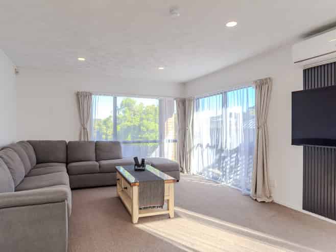 5 Peter Button Place, Johnsonville