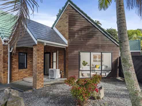 2 Stitchbird Close, Murrays Bay