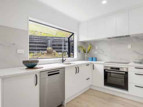 2 Stitchbird Close, Murrays Bay