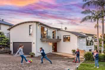 817C East Coast Road, Northcross