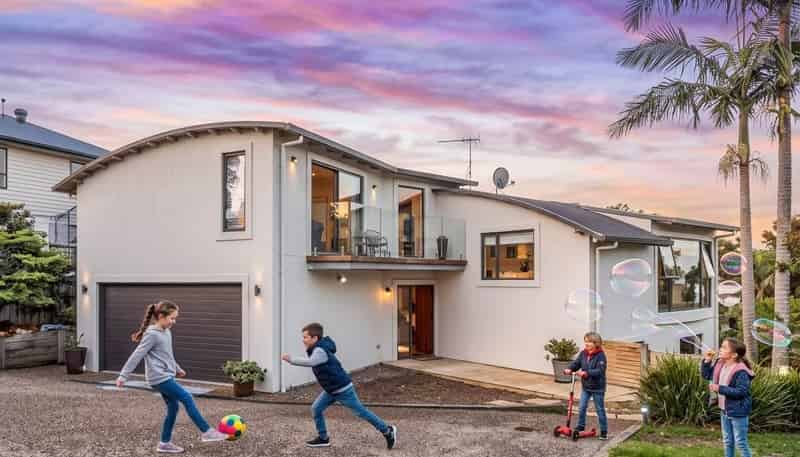 817C East Coast Road, Northcross