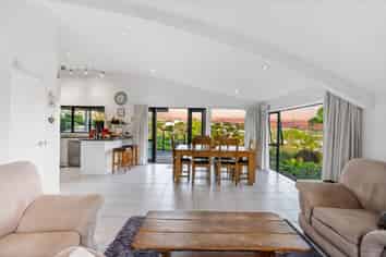 817C East Coast Road, Northcross