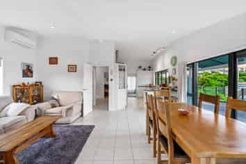 817C East Coast Road, Northcross