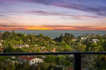 817C East Coast Road, Northcross