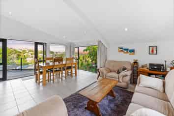 817C East Coast Road, Northcross