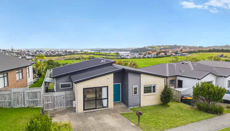 51 Cape Cod Drive, Gulf Harbour
