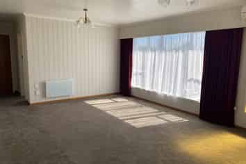 2A Chartwell Drive, Eltham