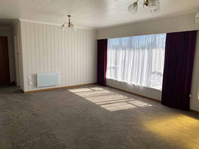 2A Chartwell Drive, Eltham