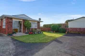 2A Chartwell Drive, Eltham