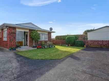 2A Chartwell Drive, Eltham