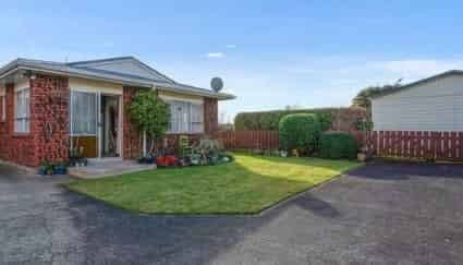 2A Chartwell Drive, Eltham