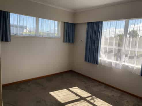 2A Chartwell Drive, Eltham