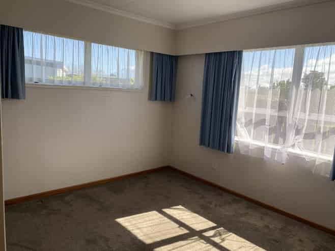 2A Chartwell Drive, Eltham