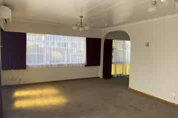 2A Chartwell Drive, Eltham