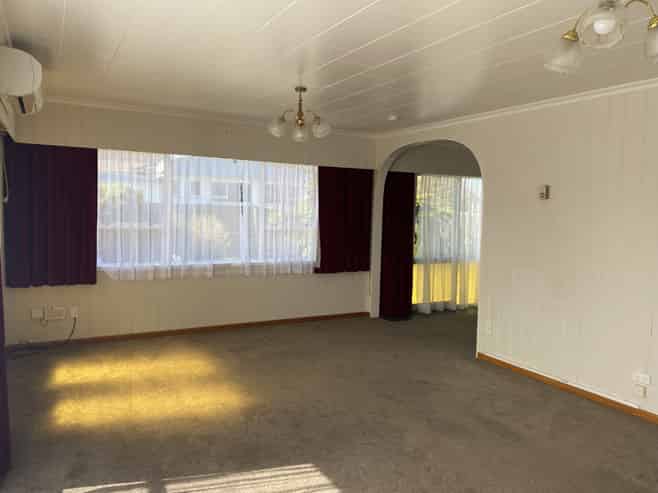 2A Chartwell Drive, Eltham