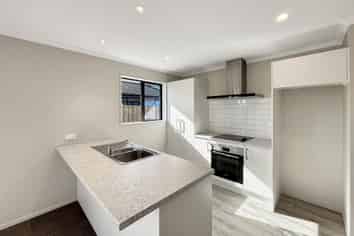 4 Campbell Dr, Lincoln