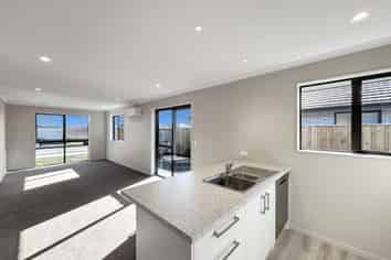 4 Campbell Dr, Lincoln