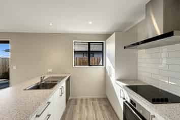 4 Campbell Dr, Lincoln