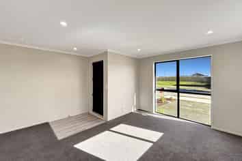 4 Campbell Dr, Lincoln