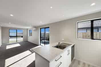 4 Campbell Dr, Lincoln