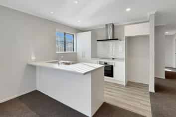 4 Campbell Dr, Lincoln
