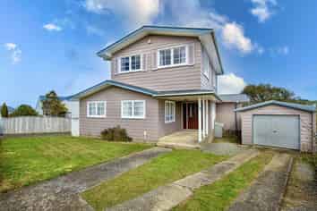35 Outram Grove, Kelson