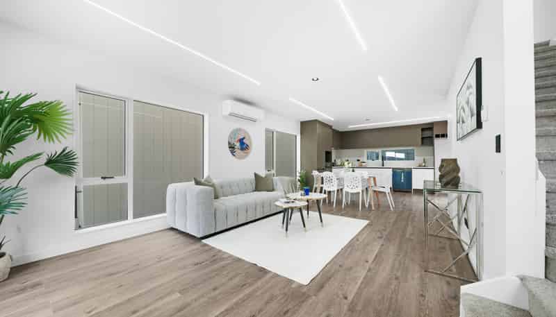 2/17 Muir Avenue, Mangere Bridge
