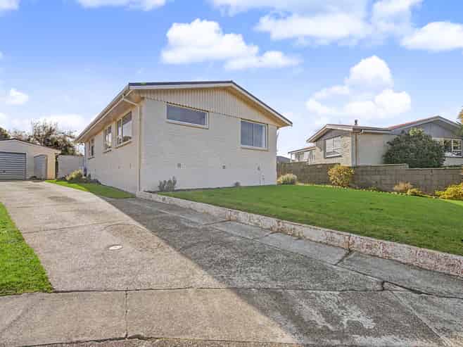 54 Arundel Crescent, Strathern