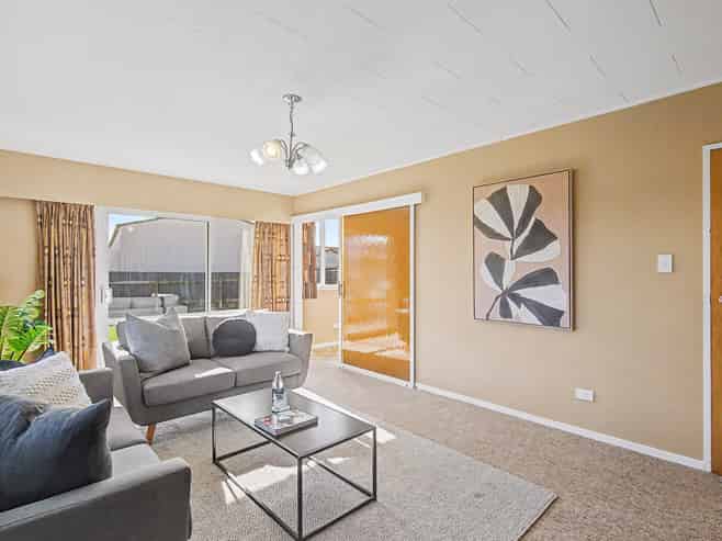 54 Arundel Crescent, Strathern