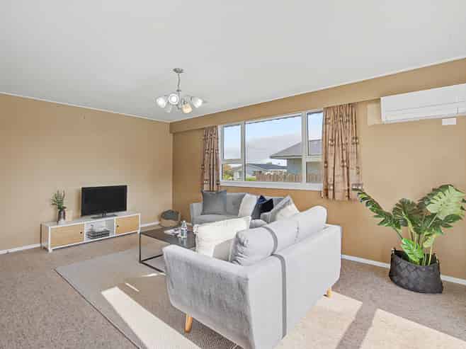 54 Arundel Crescent, Strathern